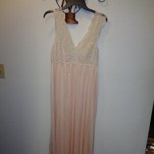 Shadowline Vintage Women's Long Nightgown Size Medium